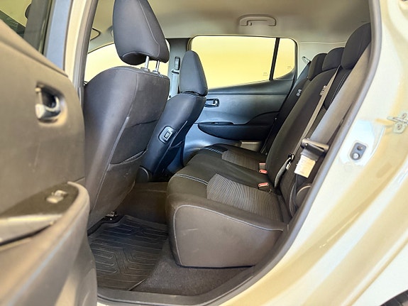 Nissan Leaf 15 of 16