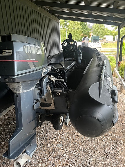 Great White alu rib 300 Yamaha 25hk 4 of 7