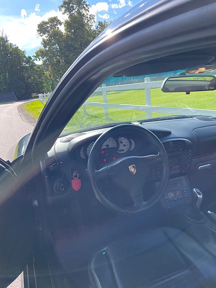 Porsche 911 Carrera 4S 3 of 5