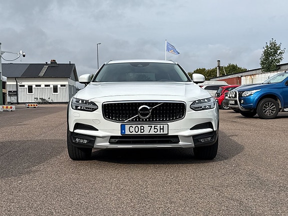 Volvo V90 Cross Country 2 of 20