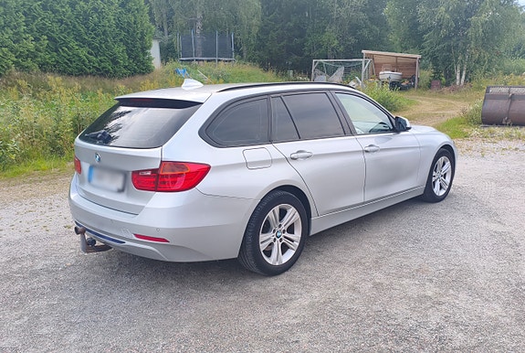BMW 318d 2 of 10