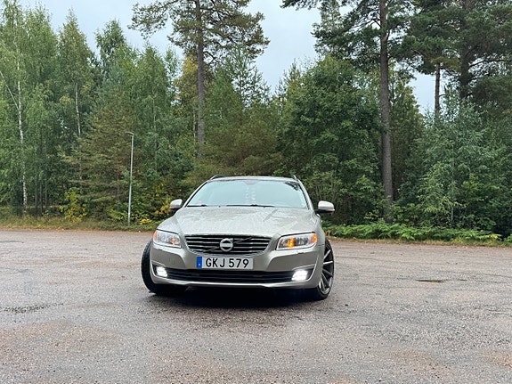Volvo V70 2 of 10