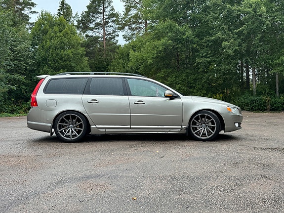 Volvo V70 3 of 10