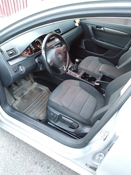 Volkswagen Passat 8 of 10