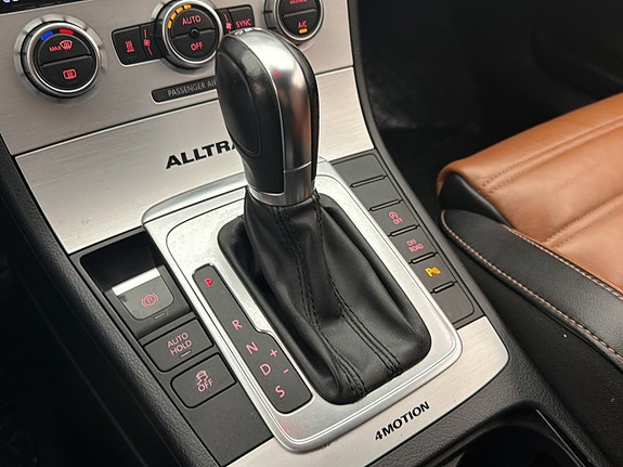 Volkswagen Passat Alltrack 25 of 30