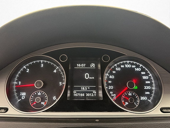 Volkswagen Passat Alltrack 18 of 30