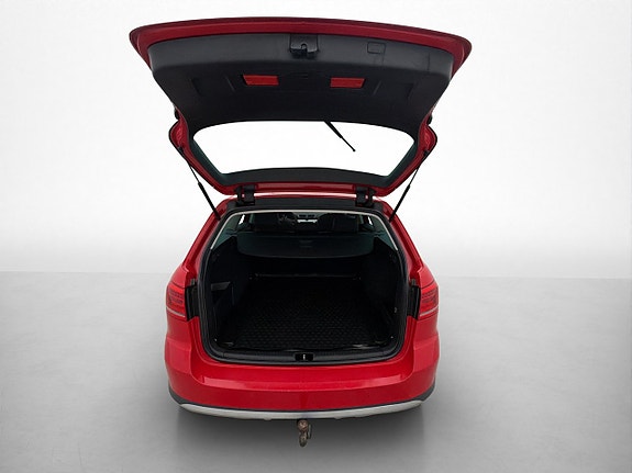 Volkswagen Passat Alltrack 27 of 30