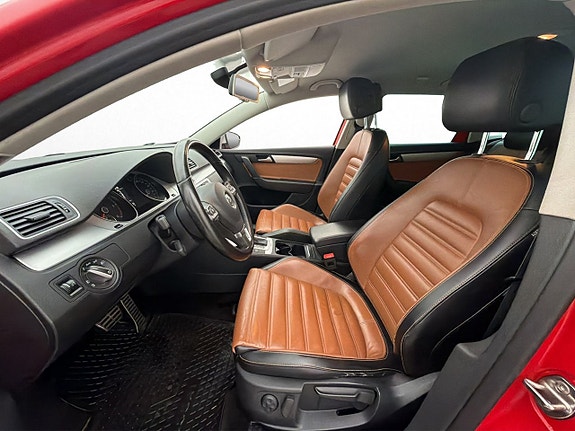 Volkswagen Passat Alltrack 12 of 30