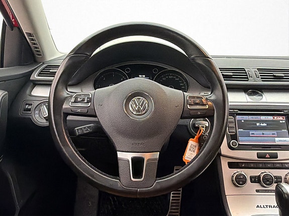 Volkswagen Passat Alltrack 14 of 30
