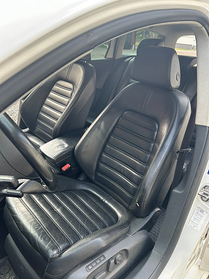 Volkswagen Passat 14 of 18