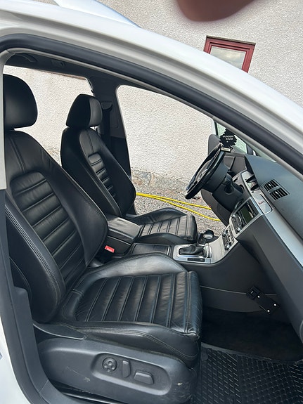 Volkswagen Passat 13 of 18