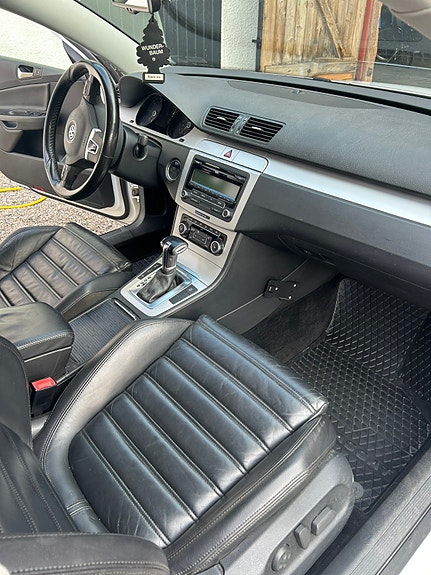 Volkswagen Passat 12 of 18