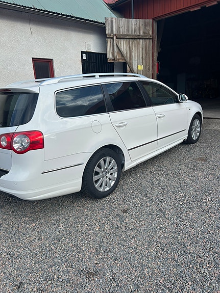 Volkswagen Passat 4 of 18