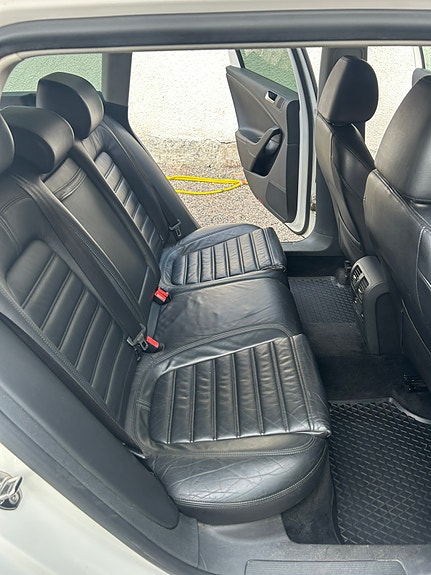 Volkswagen Passat 10 of 18