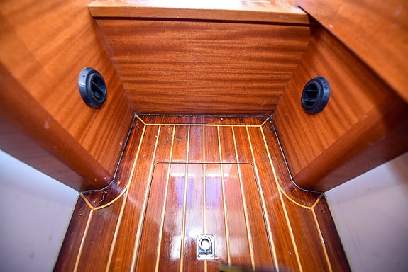 Paragon 25 Cabin 19 of 24