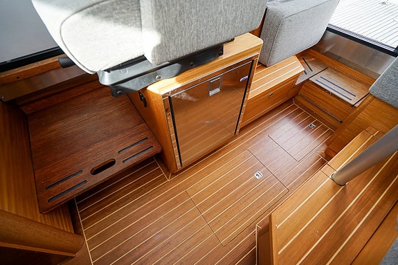 Paragon 25 Cabin 20 of 24