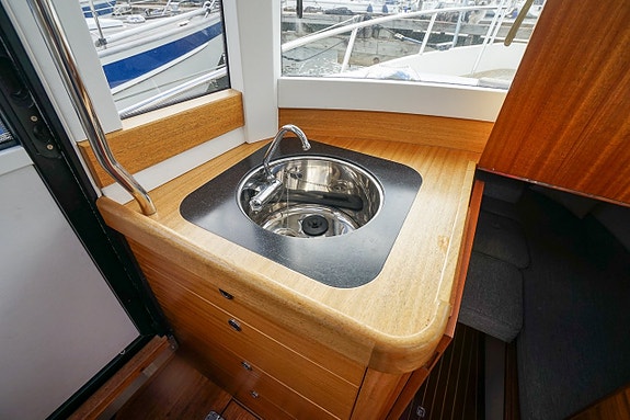 Paragon 25 Cabin 22 of 24