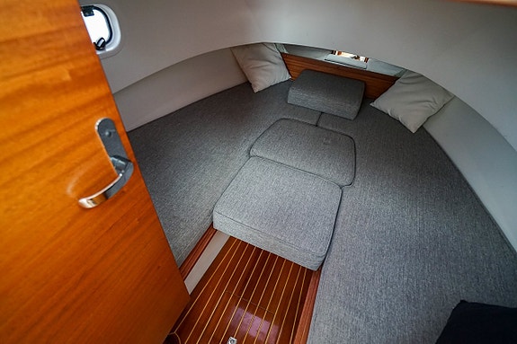 Paragon 25 Cabin 17 of 24