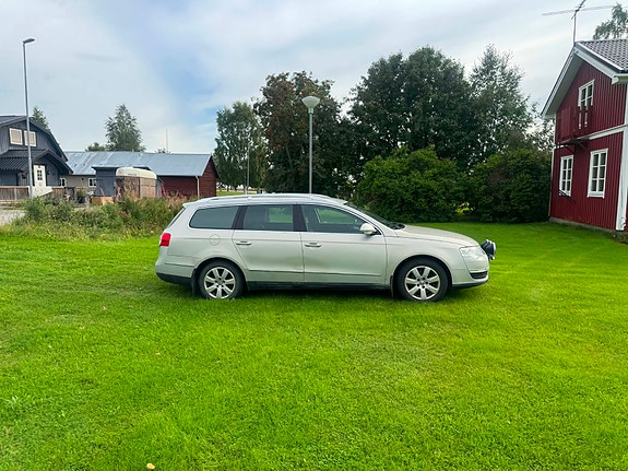 Volkswagen Passat 2 of 6