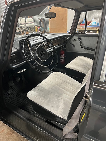 Mercedes-Benz 220 6 of 10