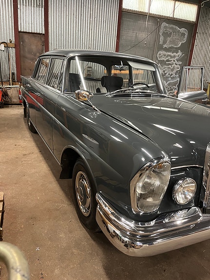 Mercedes-Benz 220 5 of 10