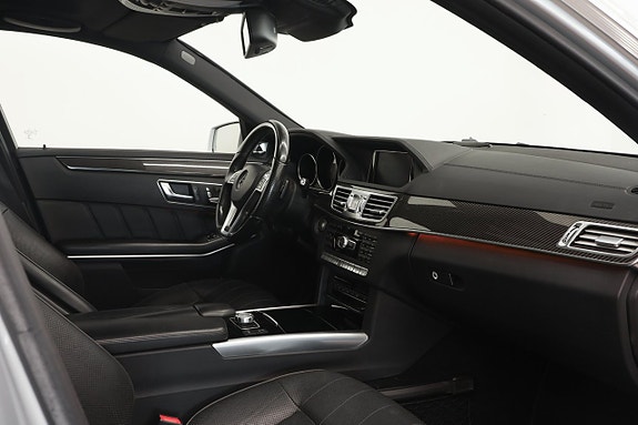 Mercedes-Benz E500 11 of 24