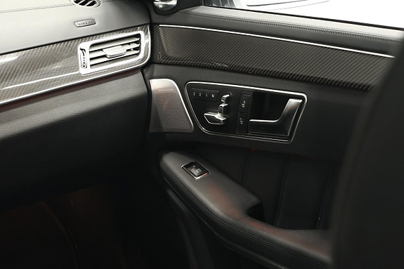 Mercedes-Benz E500 22 of 24