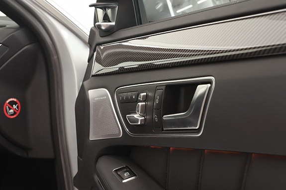 Mercedes-Benz E500 16 of 24
