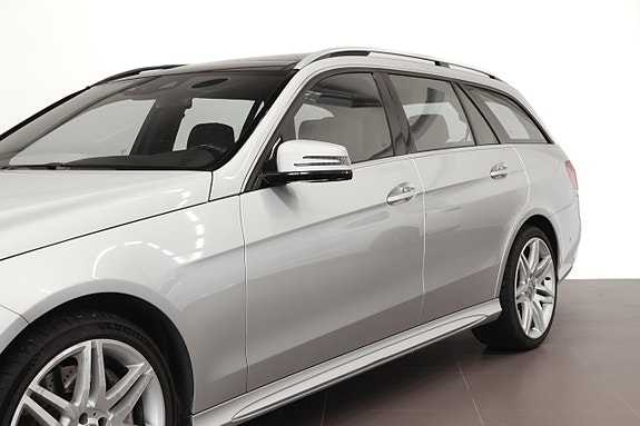 Mercedes-Benz E500 4 of 24