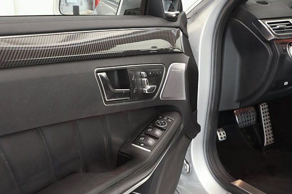 Mercedes-Benz E500 21 of 24
