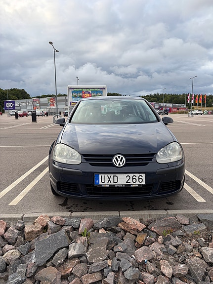 Volkswagen Golf V 3 of 10
