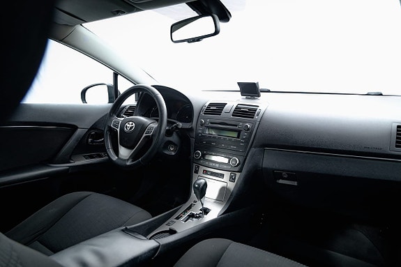 Toyota Avensis 7 of 27