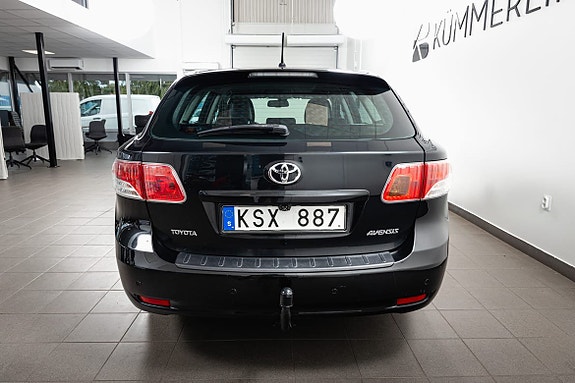 Toyota Avensis 8 of 27