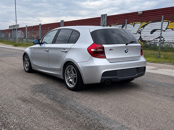 BMW 123d 3 of 9