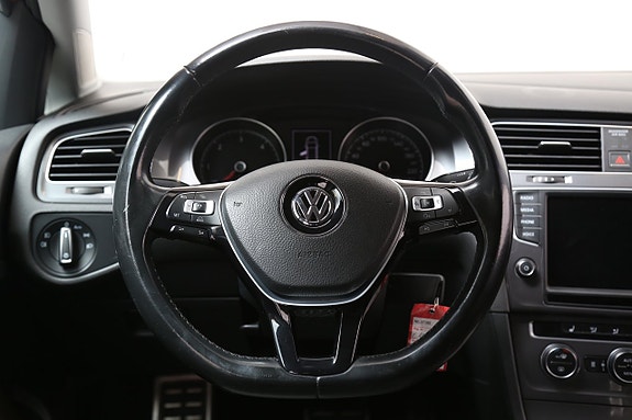 Volkswagen Golf Alltrack 16 of 25