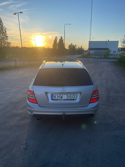 Mercedes-Benz C250 4 of 11