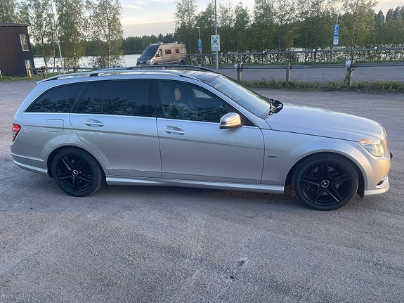 Mercedes-Benz C250 3 of 11