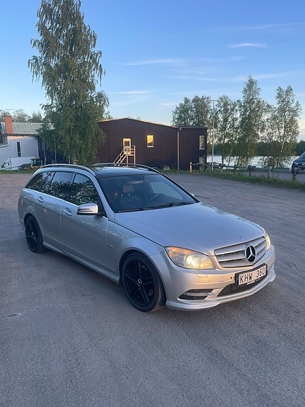 Mercedes-Benz C250 2 of 11