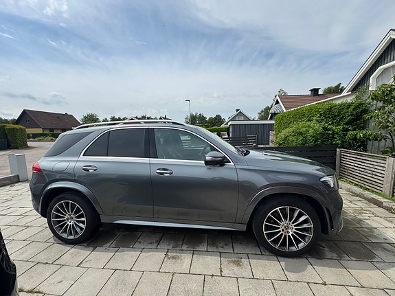 Mercedes-Benz GLE400 d 2 of 9