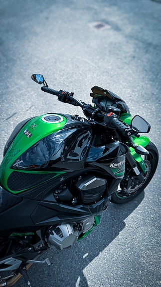 Kawasaki Z800 bytes 3 of 7
