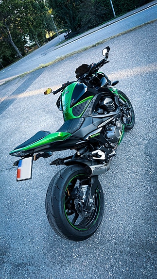 Kawasaki Z800 bytes 6 of 7