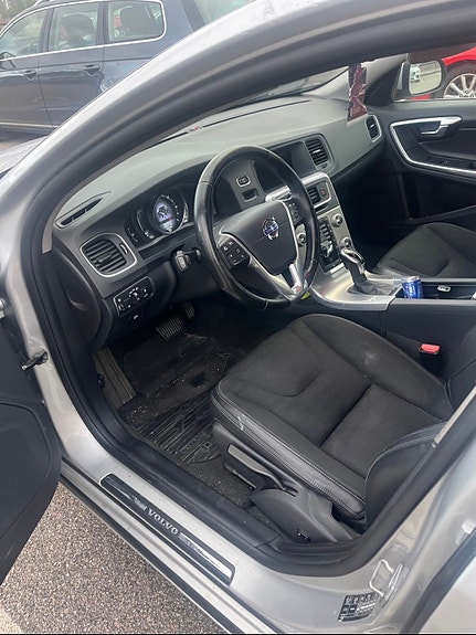 Volvo V60 4 of 5