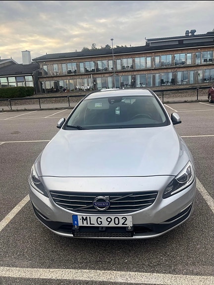 Volvo V60 2 of 5