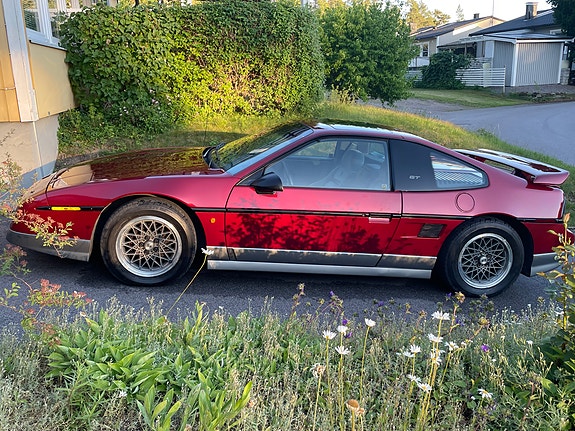 Pontiac Fiero 4 of 6