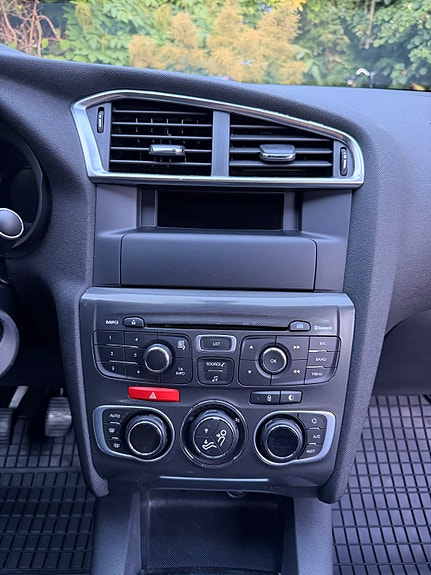 Citroen C4 11 of 16