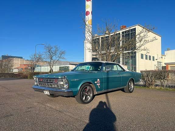 Ford Galaxie 4 of 9