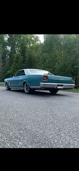 Ford Galaxie 2 of 9