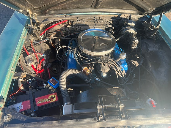 Ford Galaxie 7 of 9