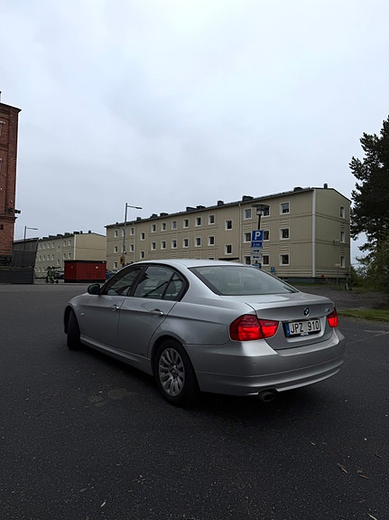 BMW 316i 3 of 5