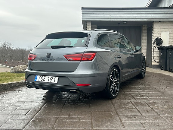 Seat Leon 2 of 5